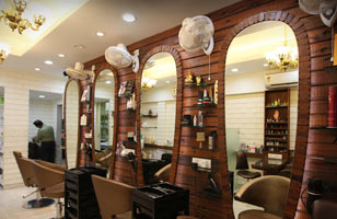 J 18 Salon n Spa (Ladies only)