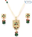 Vendee Exclusive Kundan Pendant Set