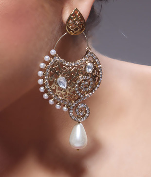 Bansri Charming Jaya Pearl Earrings