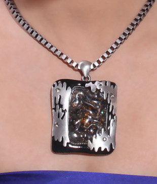 Bansri Swanky Metal Touch Necklace