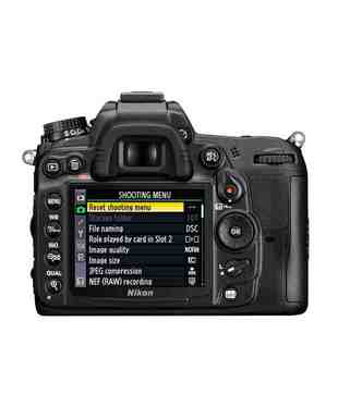 Nikon D7000 DSLR (Black) with AF-S 18-105mm VR Kit Lens