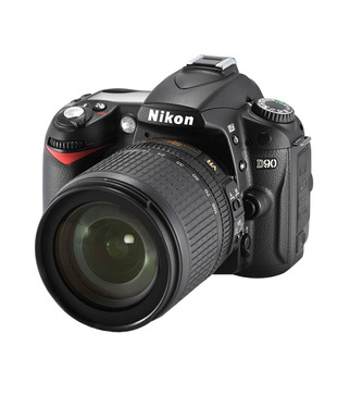 Nikon D90 DSLR (Black) with AF-S 18-105mm VR Kit Lens