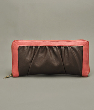 Peperone Bossy Brown Clutch